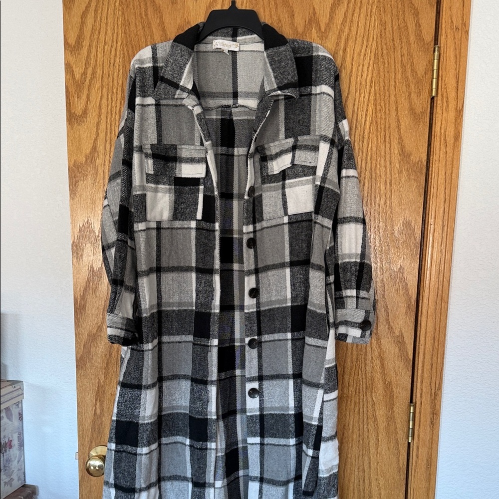 Chic Plaid Utility Jacket in Black and Gray